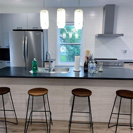 10 Minutes To Dt With Free Parking Apartment Longueuil Luaran gambar